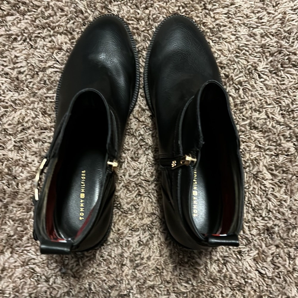Tommy Hilfiger Black Booties NWOT - Picture 4 of 7